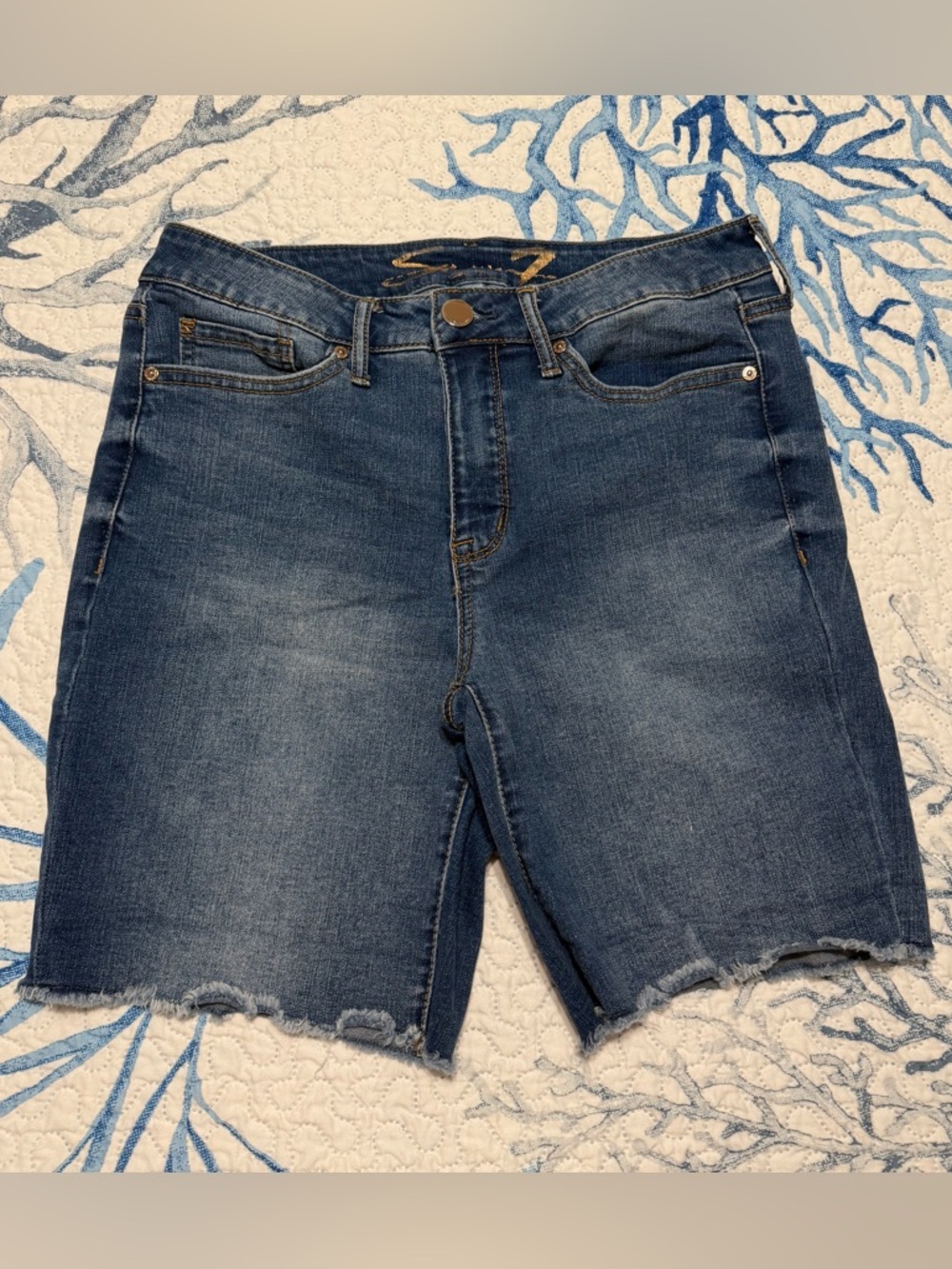 Ladies Seven jean shorts